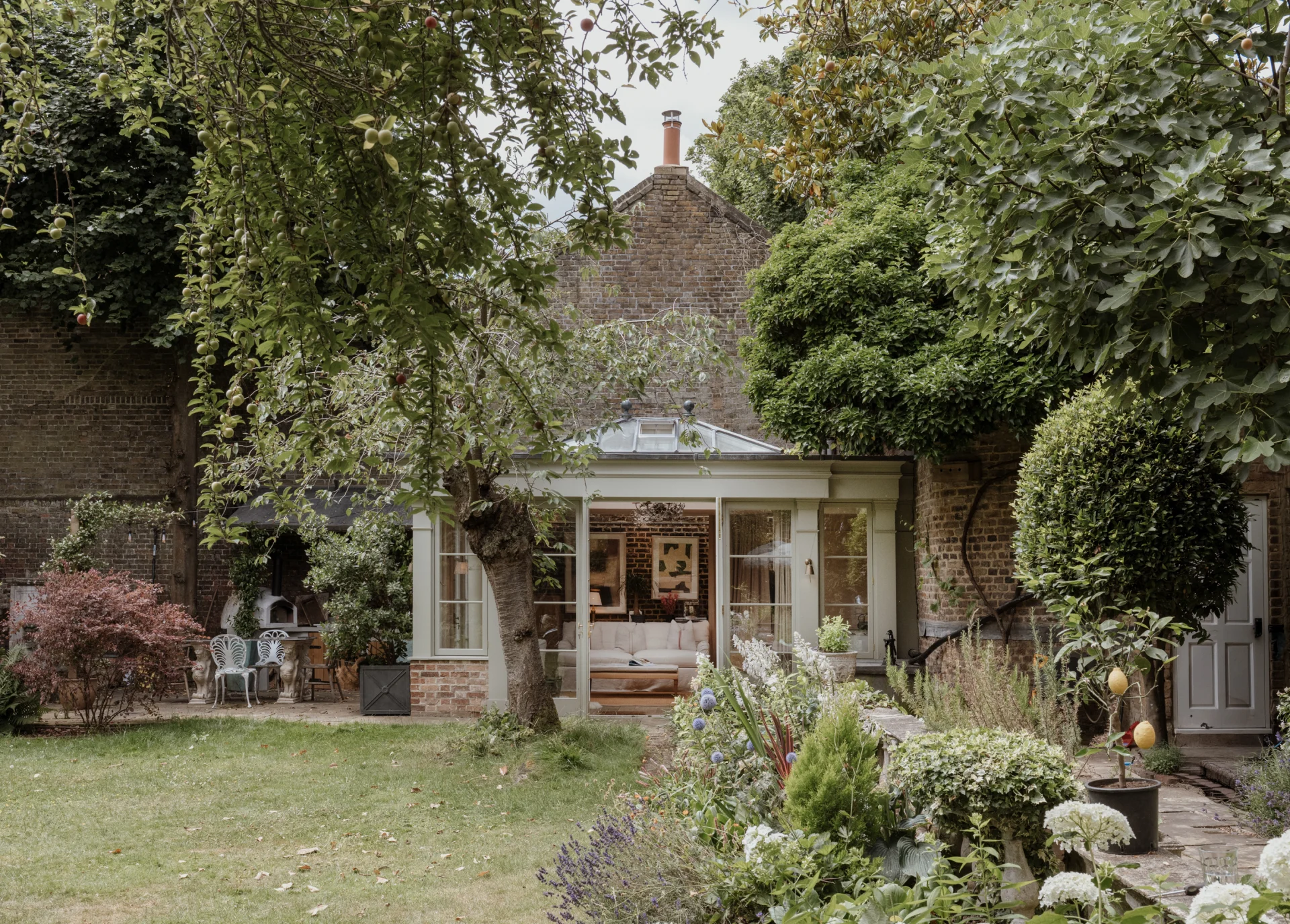 Tudor Lime - Exterior