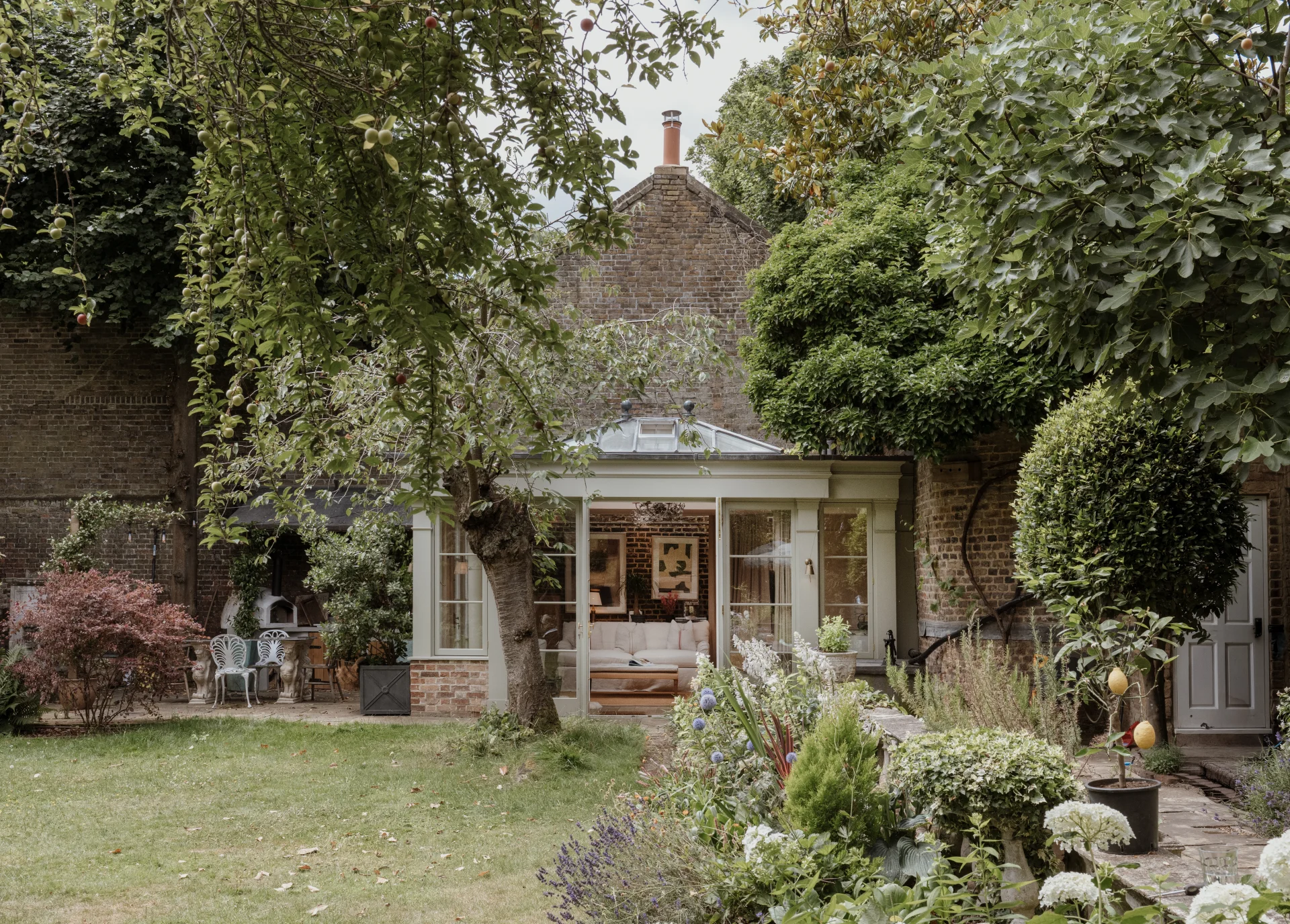 Tudor Lime - Exterior