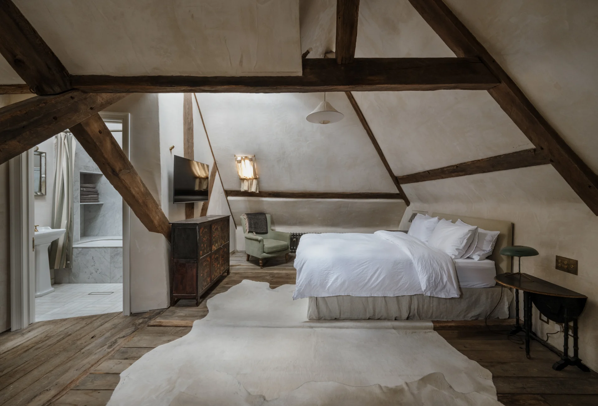 Tudor Lime - Interior